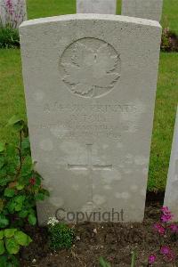 Etaples Military Cemetery - Tope, Whitney